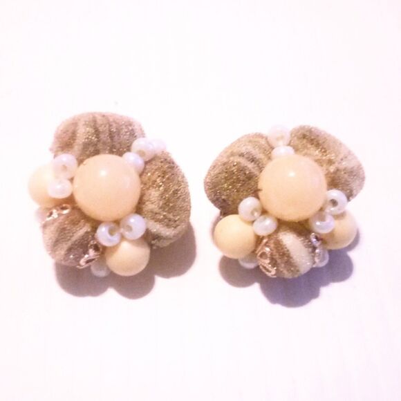 Mid Century Beige Tone Bead Cluster Clip On Earrings - Picture 2 of 3